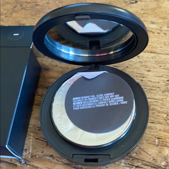 MAC - Studio Tech Foundation NC 50 - unopened - Picture 3 of 3